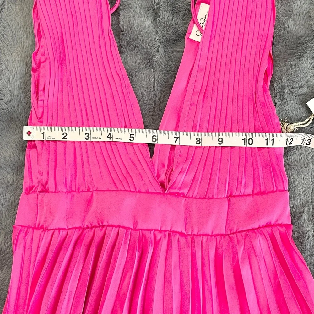 NWT M Jessica Simpson, hot pink low, cut, pleated mini dress - Picture 9 of 9